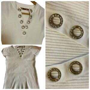 Belldini White Ribbed Knit Top L Gold Grommet V-Neck Short Sleeve